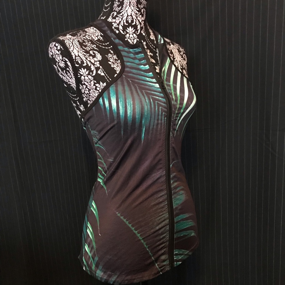 NWOT High Neck Wetsuit Inspired Racer Back Zip-Up Swim/Workout Top Size Medium